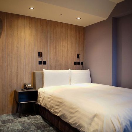Roaders Plus Hotel - Taipei Station Quarto foto